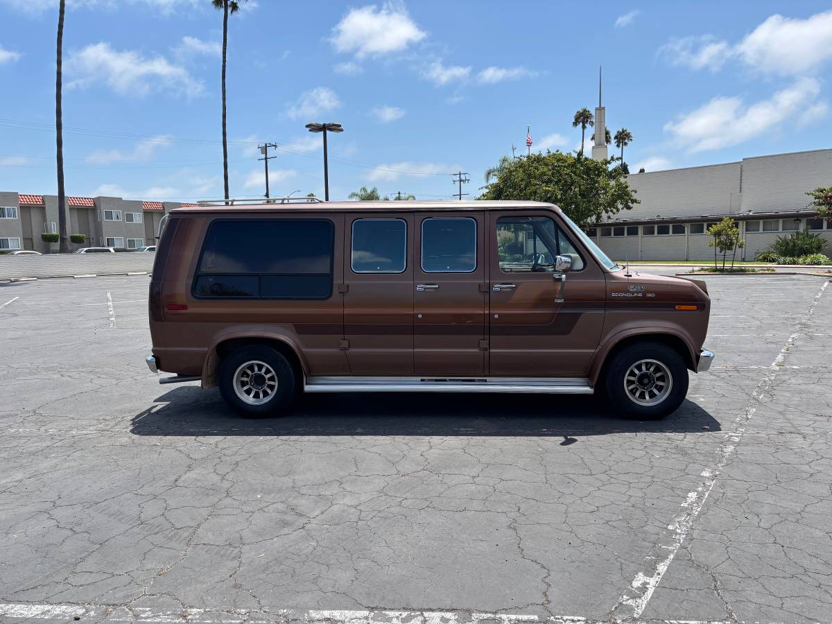 Ford-econoline-150-1986-brown-2