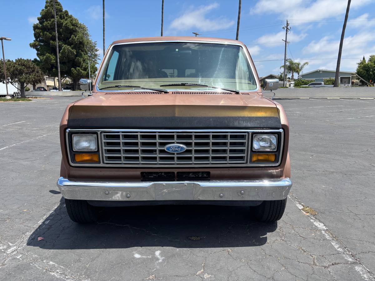 Ford-econoline-150-1986-brown-3