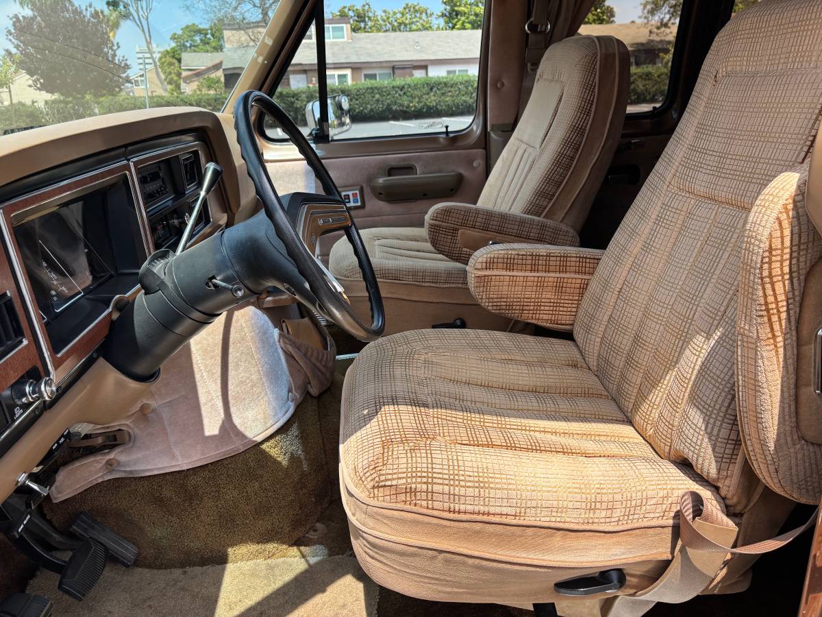 Ford-econoline-150-1986-brown-4
