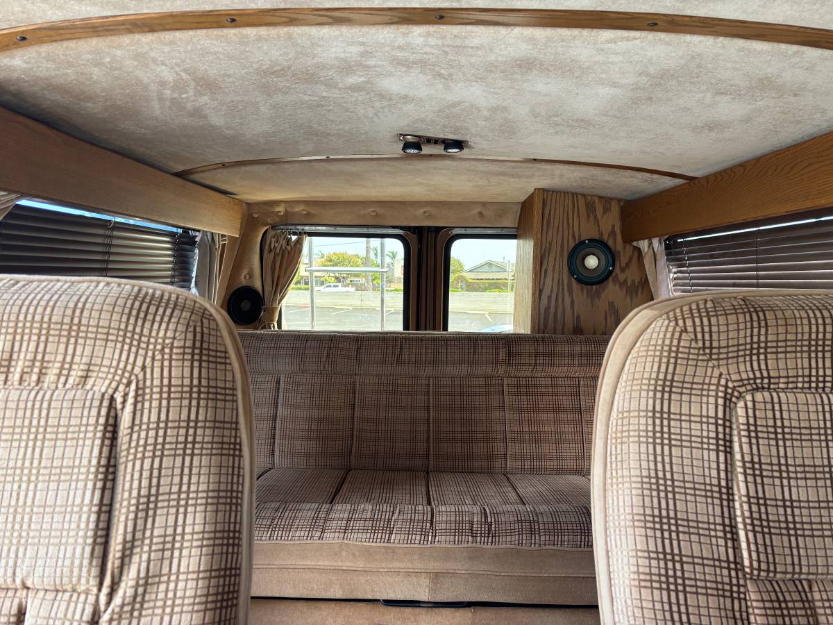 Ford-econoline-150-1986-brown-7