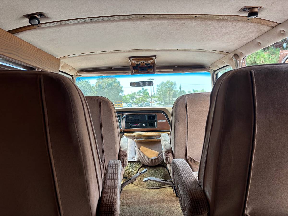Ford-econoline-150-1986-brown-8