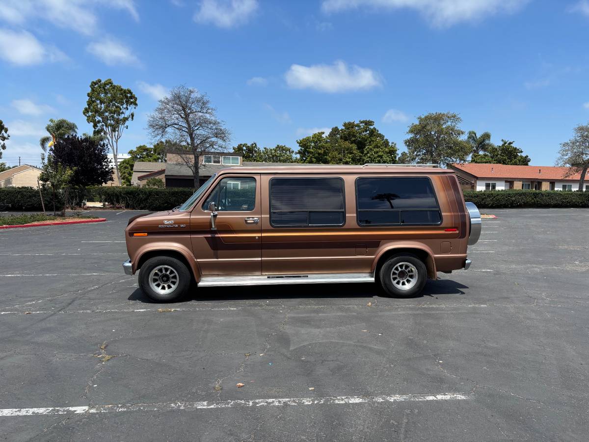 Ford-econoline-150-1986-brown