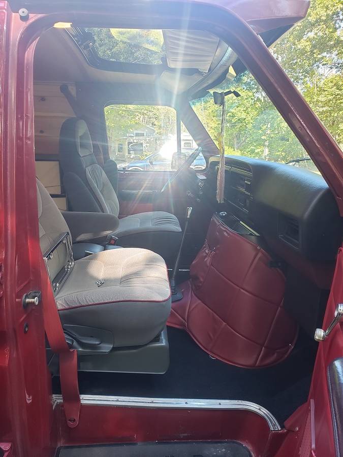 Ford-econoline-150-1989-red-1
