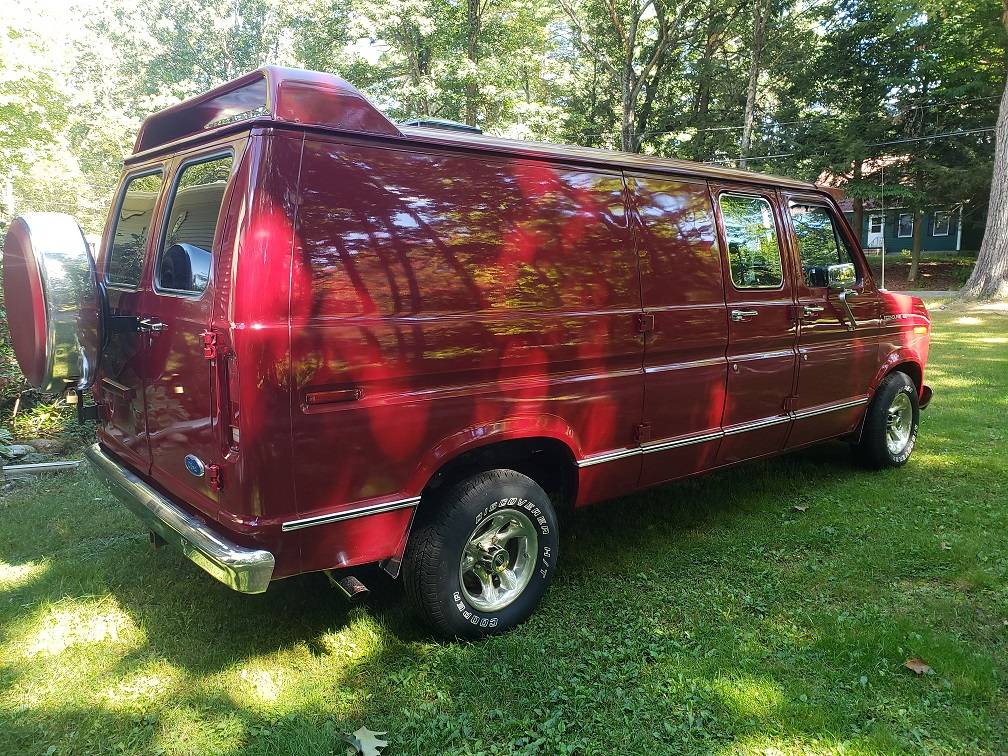 Ford-econoline-150-1989-red-10