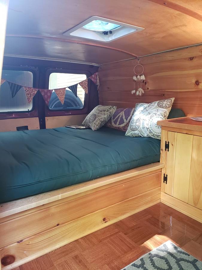 Ford-econoline-150-1989-red-4