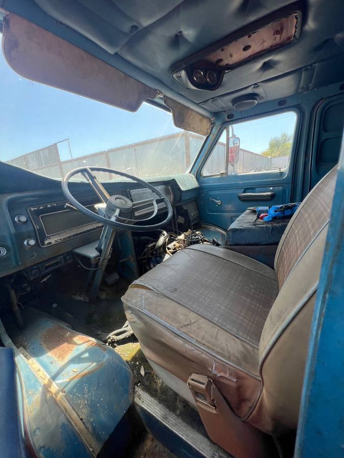 Ford-econoline-1970-12