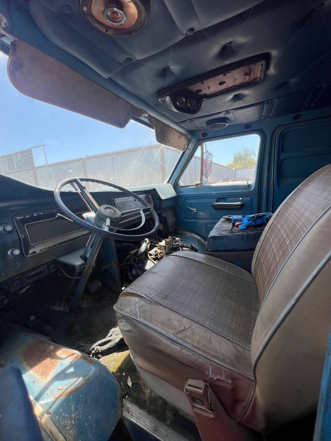 Ford-econoline-1970-15