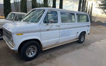 Ford-econoline-1977-white