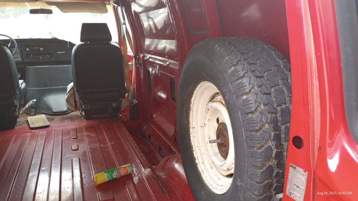 Ford-econoline-1979-red-3