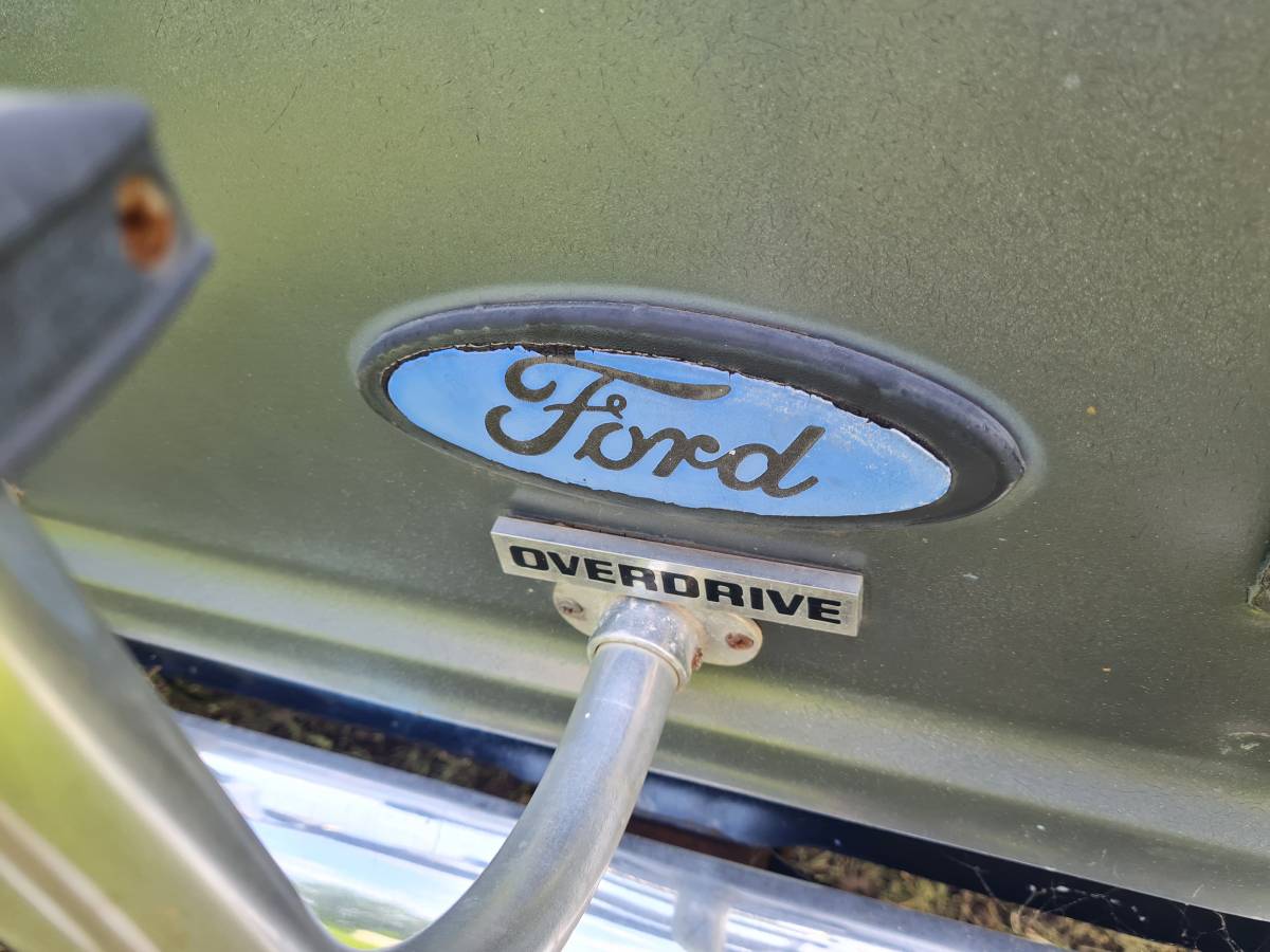 Ford-econoline-1986-brown-1