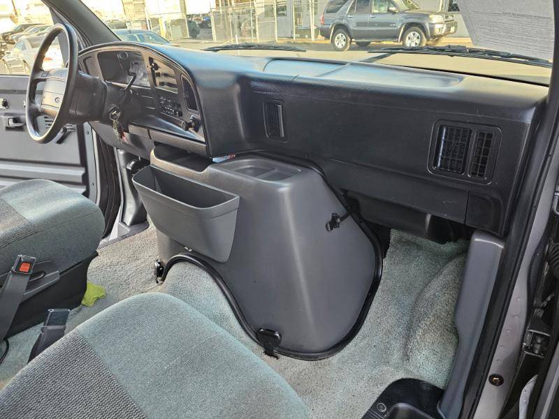 Ford-econoline-1993-grey-17