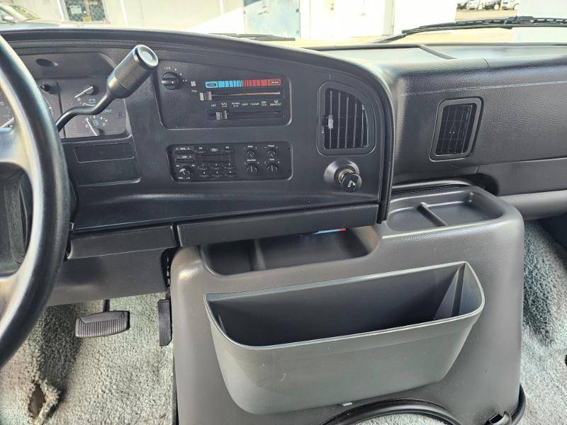 Ford-econoline-1993-grey-19