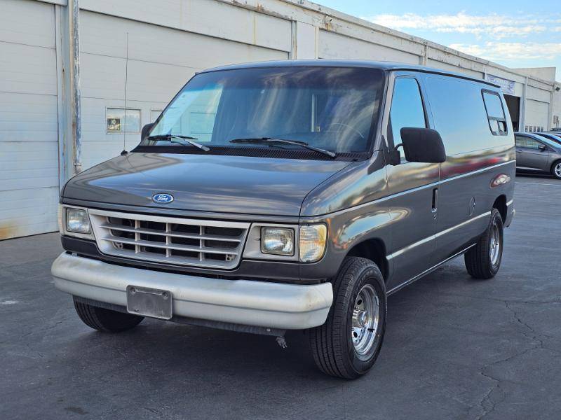 Ford-econoline-1993-grey-2
