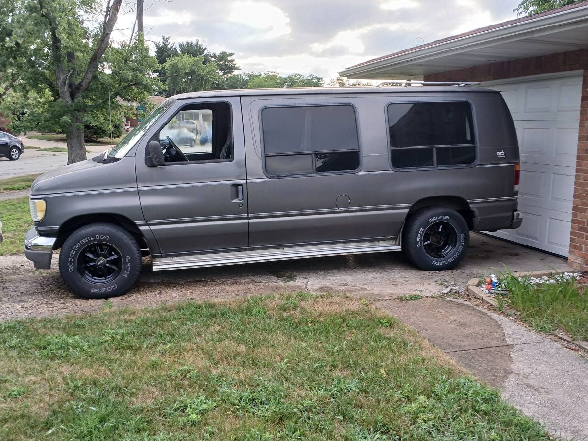 Ford-econoline-1994-grey-1