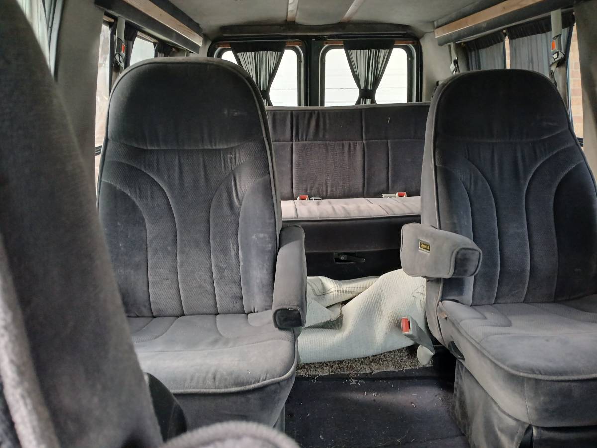 Ford-econoline-1994-grey-4