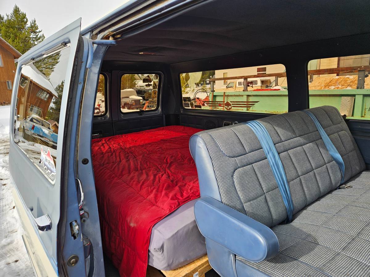 Ford-econoline-cargo-van-1986-blue-3