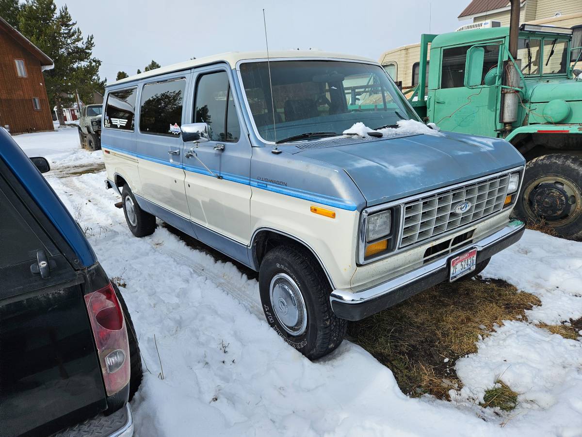 Ford-econoline-cargo-van-1986-blue