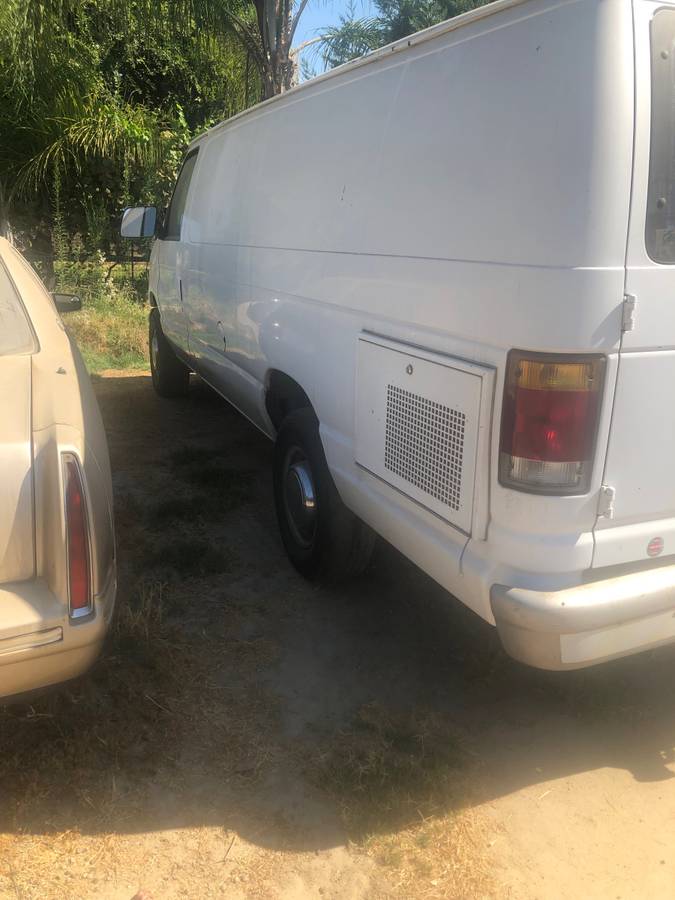 Ford-econoline-cargo-van-1993-white