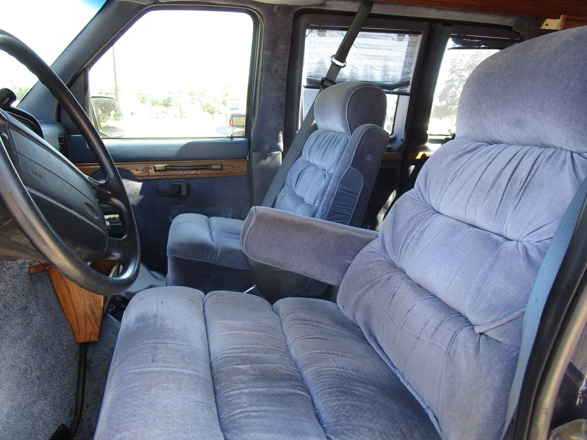 Ford-econoline-conversion-van-1995-blue-6