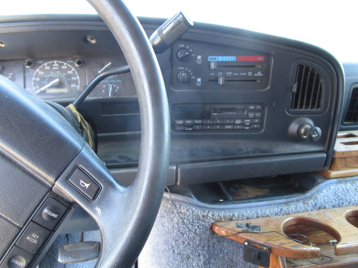 Ford-econoline-conversion-van-1995-blue-7