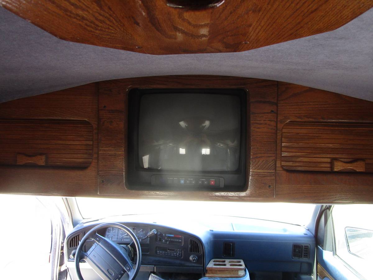 Ford-econoline-conversion-van-1995-blue-9