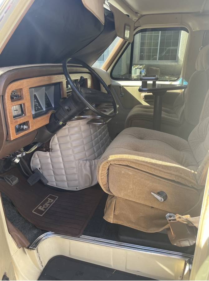 Ford-econoline-e150-1980-4