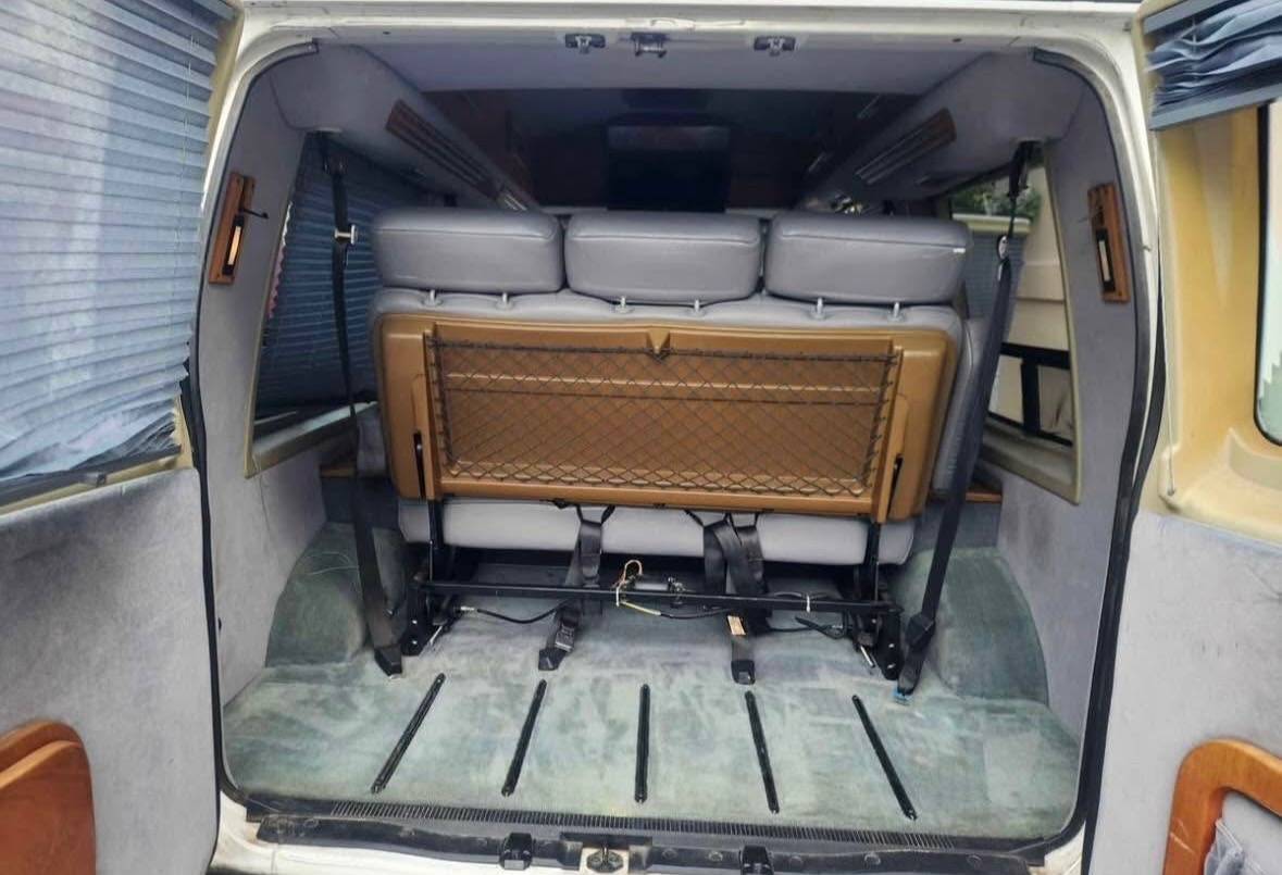 Ford-econoline-e150-1994-white-1
