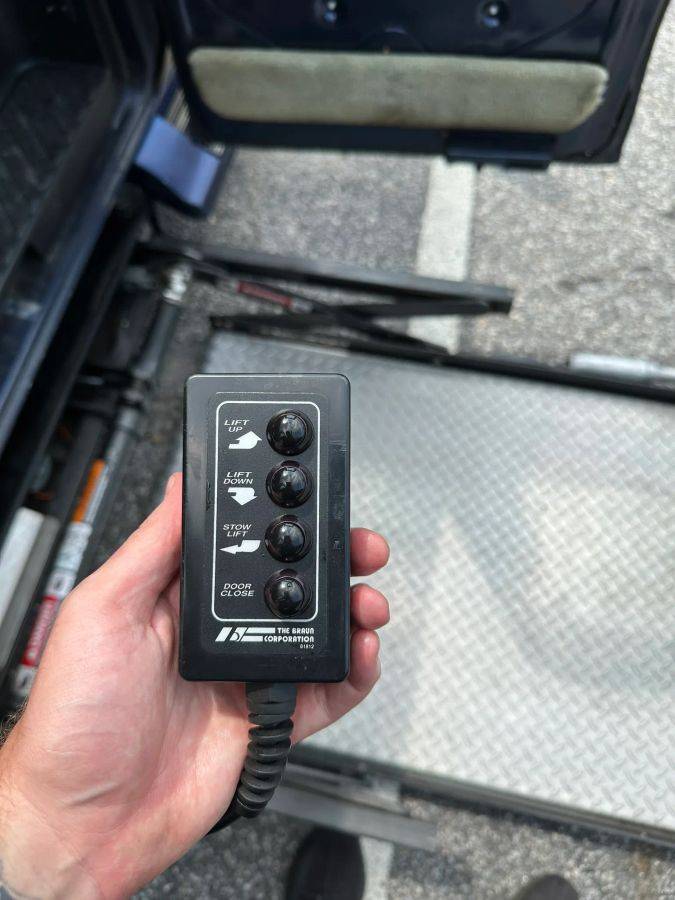 Ford-econoline-e150-cargo-1995-blue-14