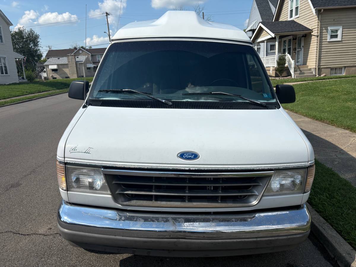 Ford-econoline-e150-conversion-van-1994-white-1
