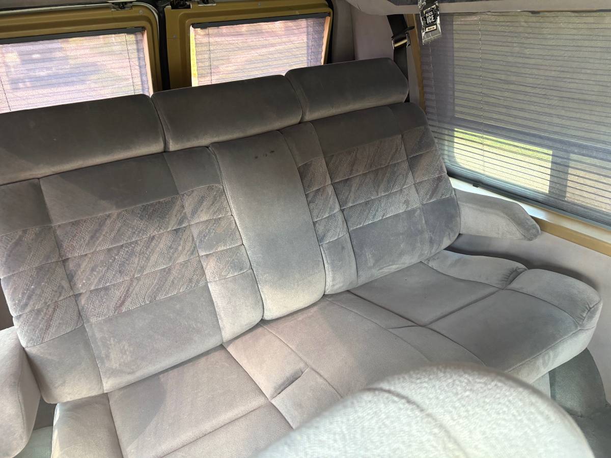 Ford-econoline-e150-conversion-van-1994-white-10