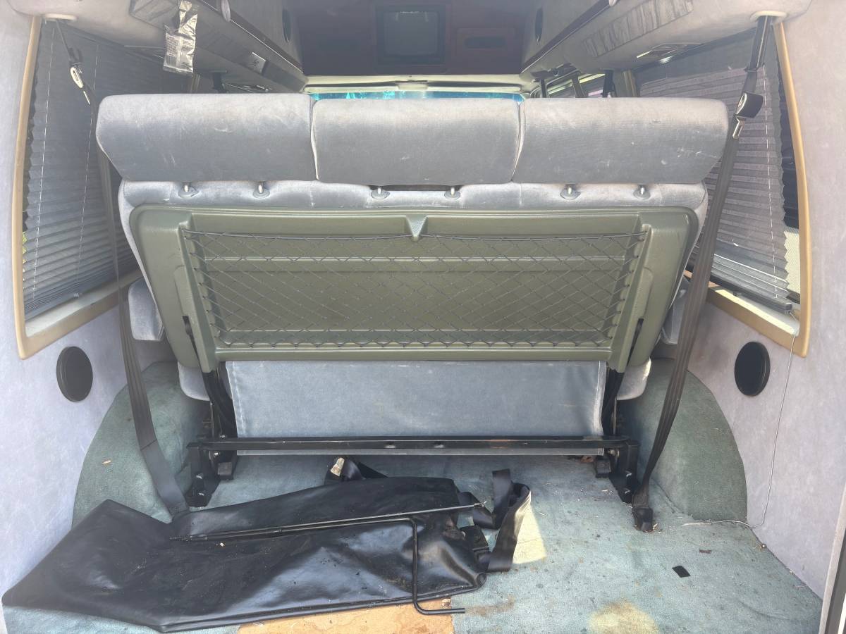 Ford-econoline-e150-conversion-van-1994-white-11