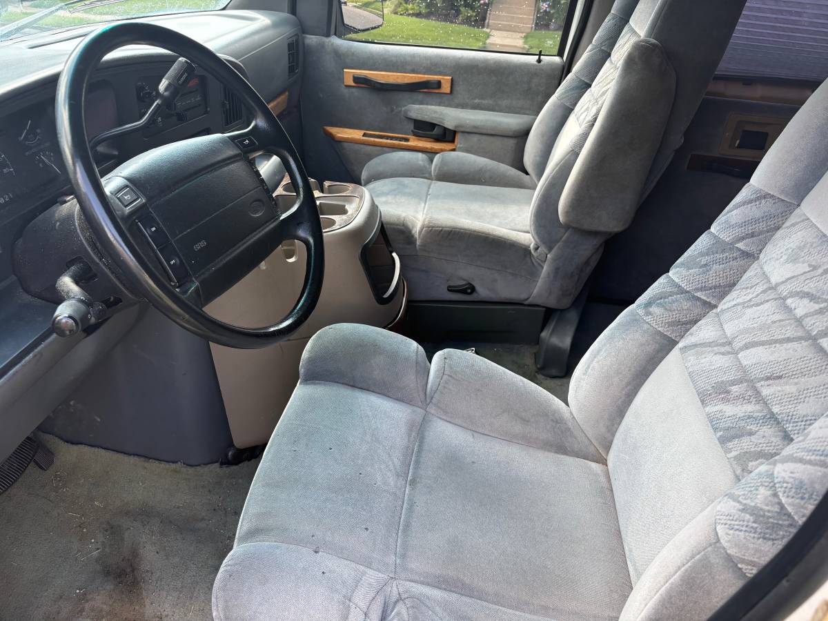 Ford-econoline-e150-conversion-van-1994-white-6