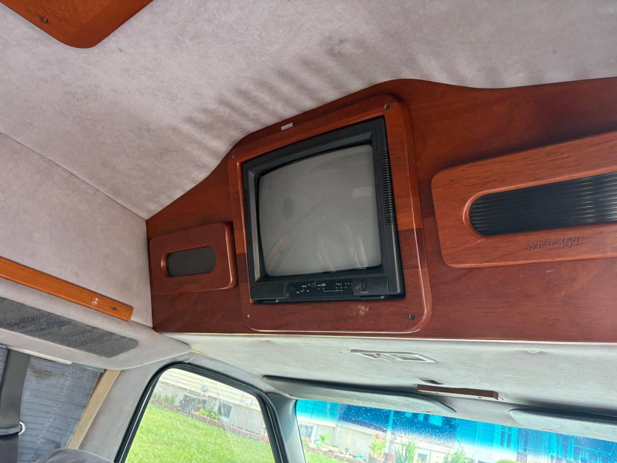 Ford-econoline-e150-conversion-van-1994-white-8