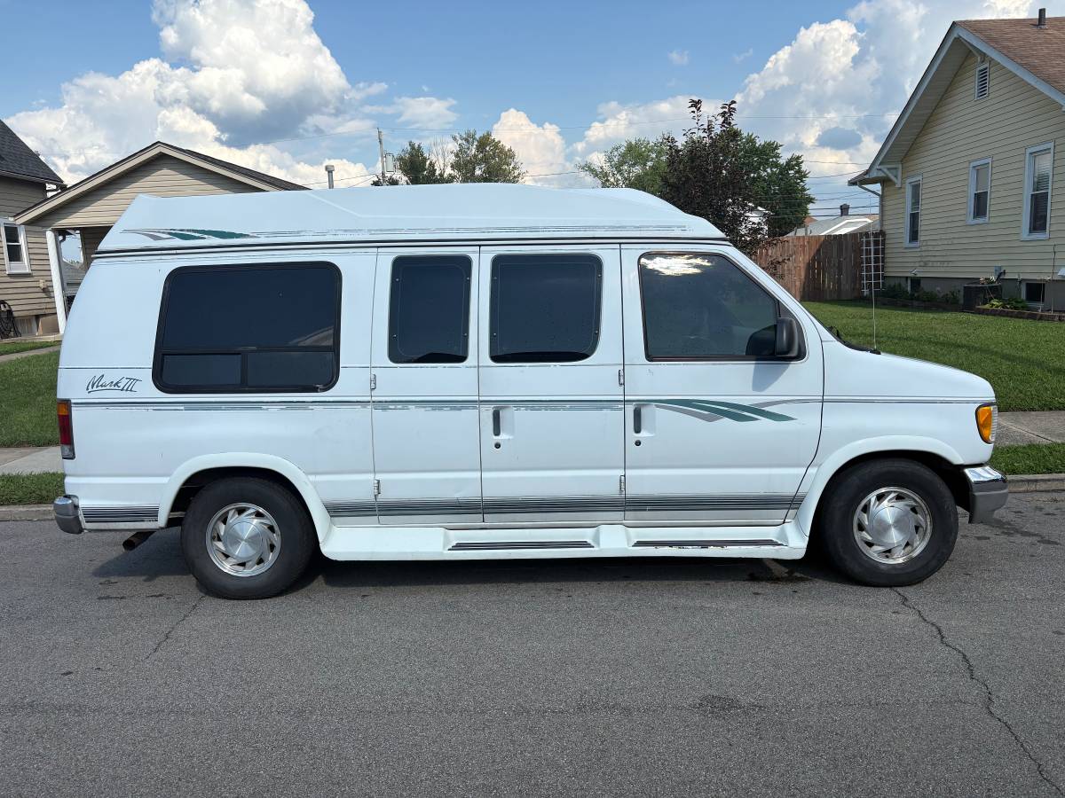Ford-econoline-e150-conversion-van-1994-white