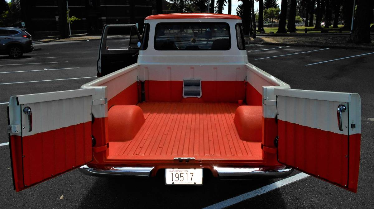 Ford-econoline-truck-1966-9