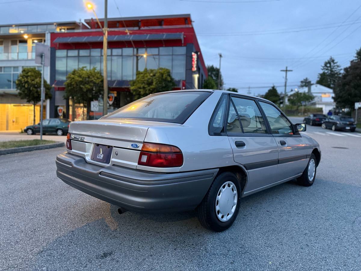 Ford-escort-lx-1991-4