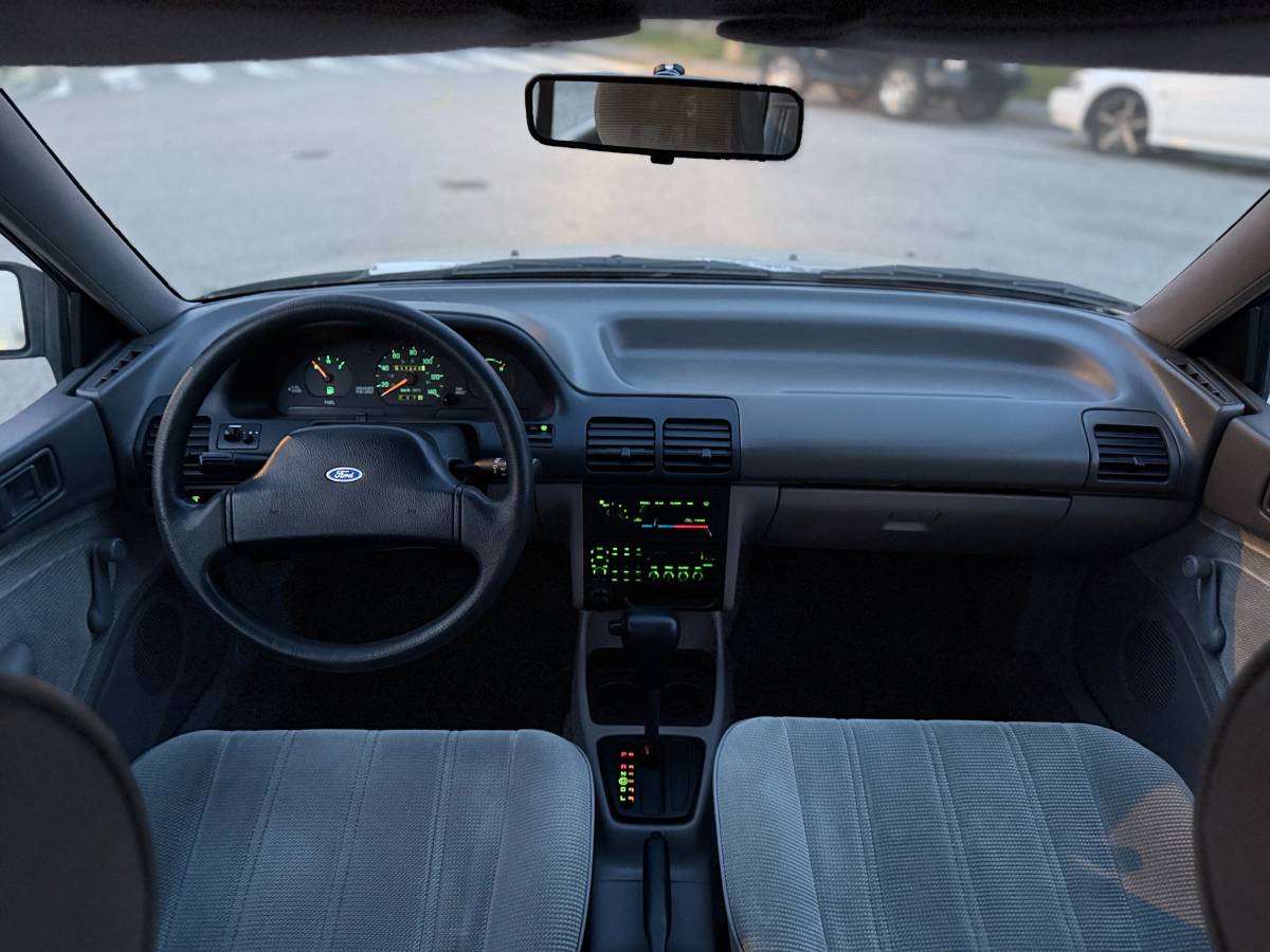Ford-escort-lx-1991-5