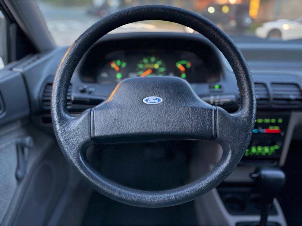 Ford-escort-lx-1991-6