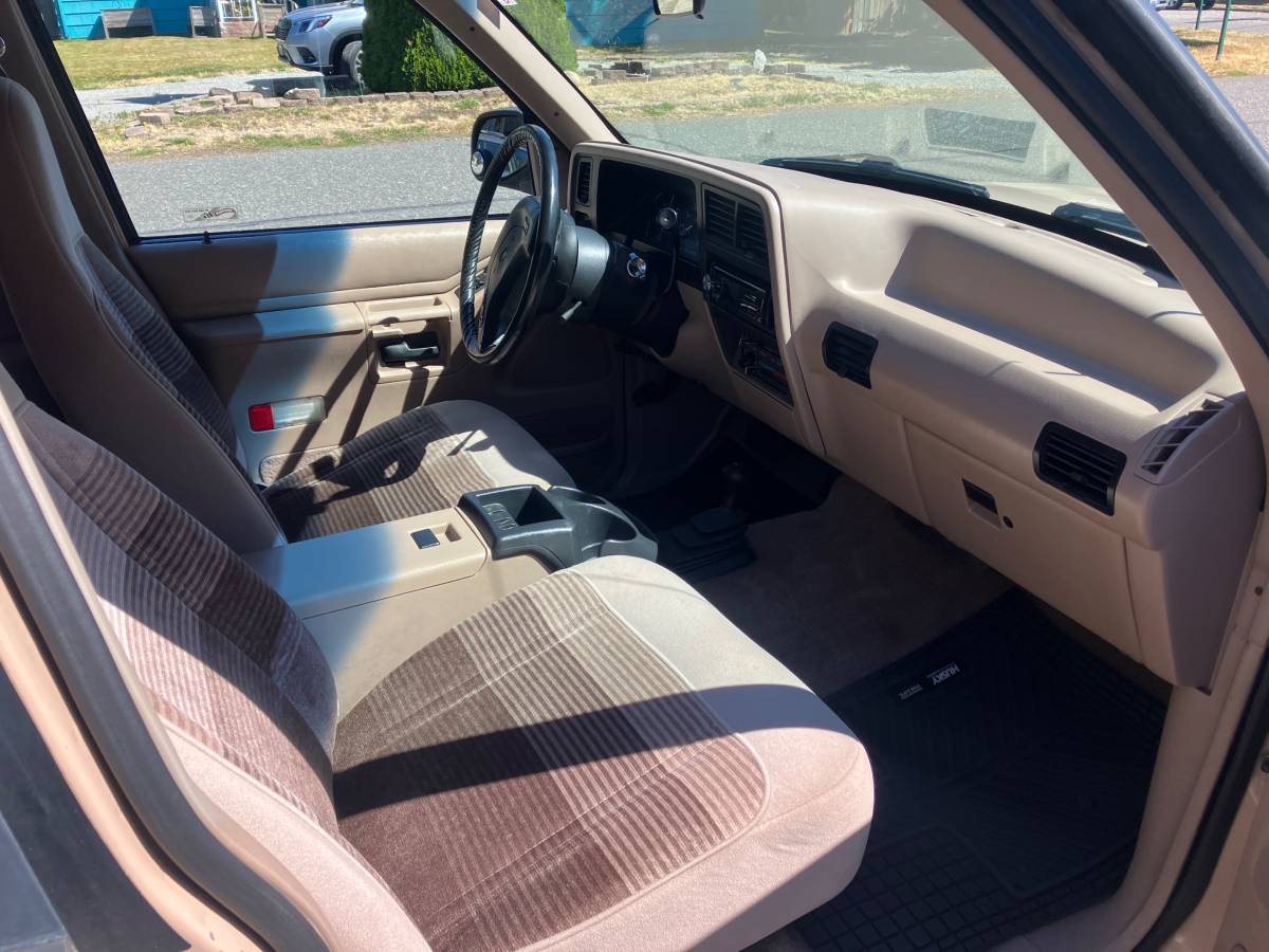 Ford-explorer-1992-brown-1