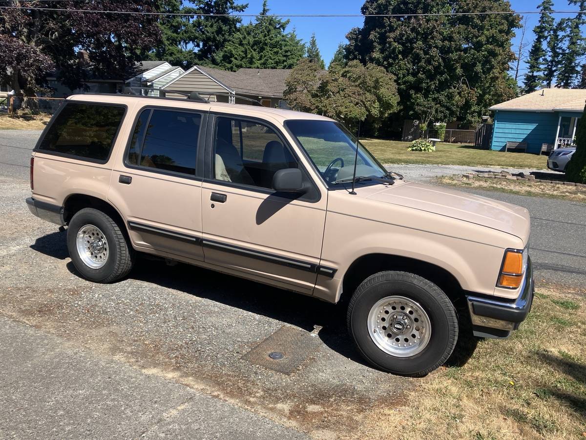 Ford-explorer-1992-brown-2