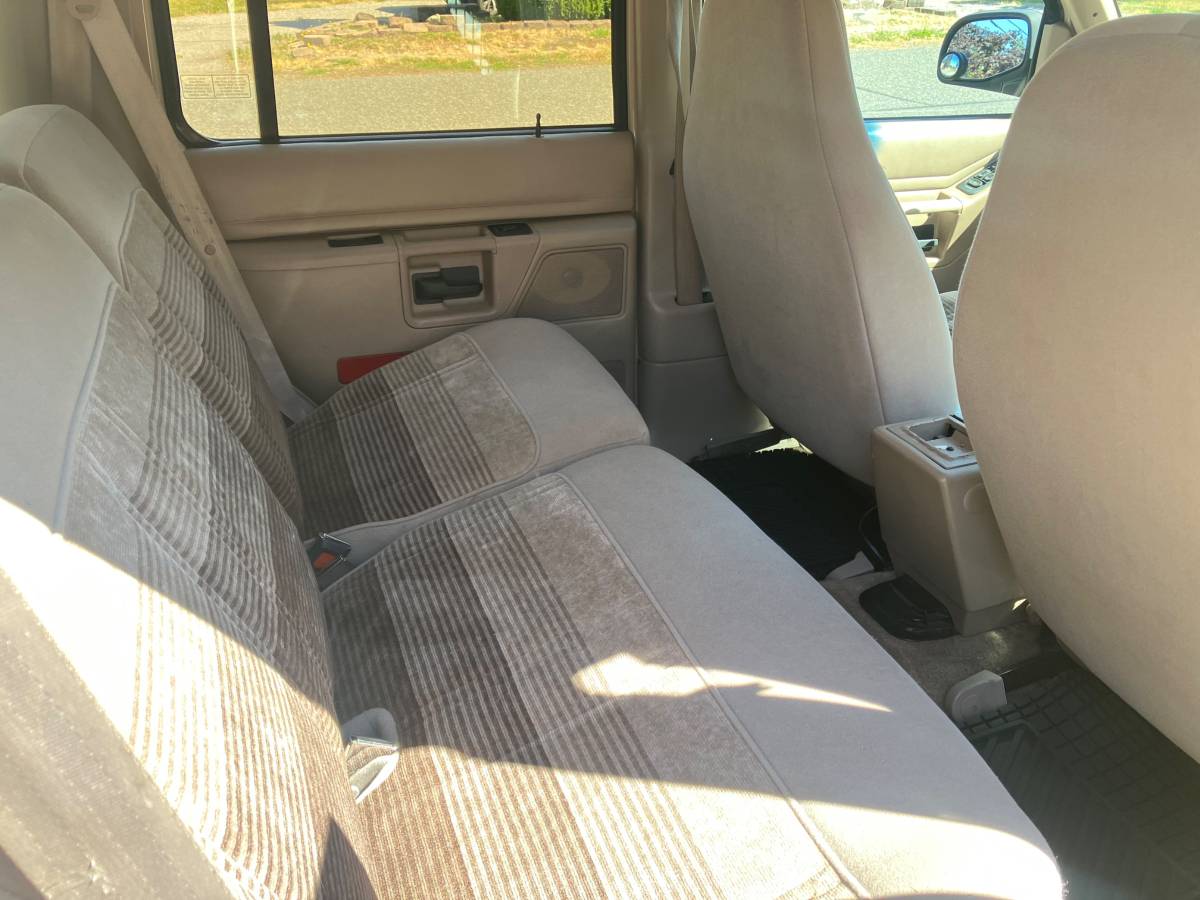 Ford-explorer-1992-brown-2