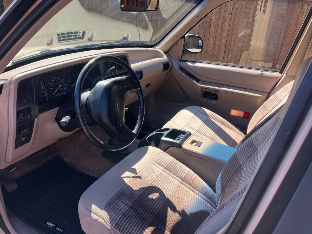 Ford-explorer-1992-brown