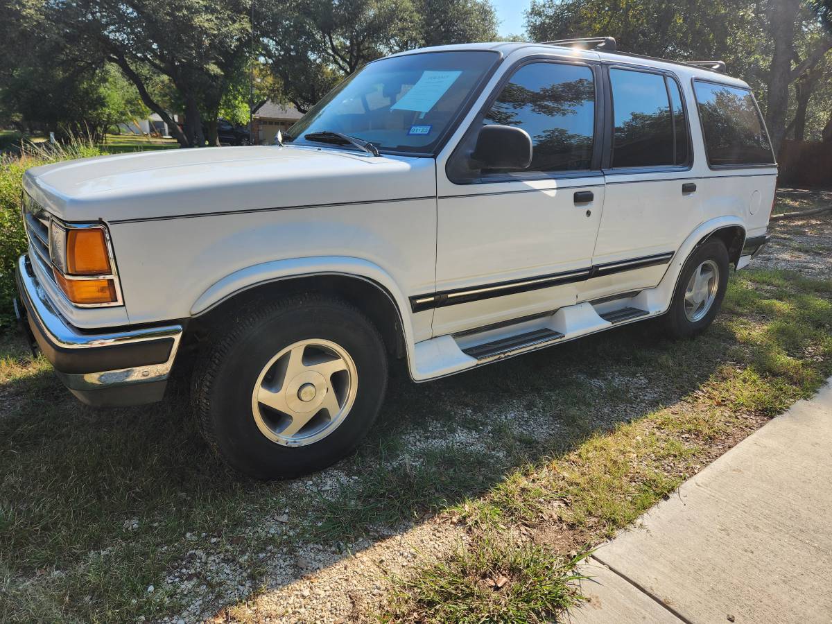 Ford-explorer-1993-white-1