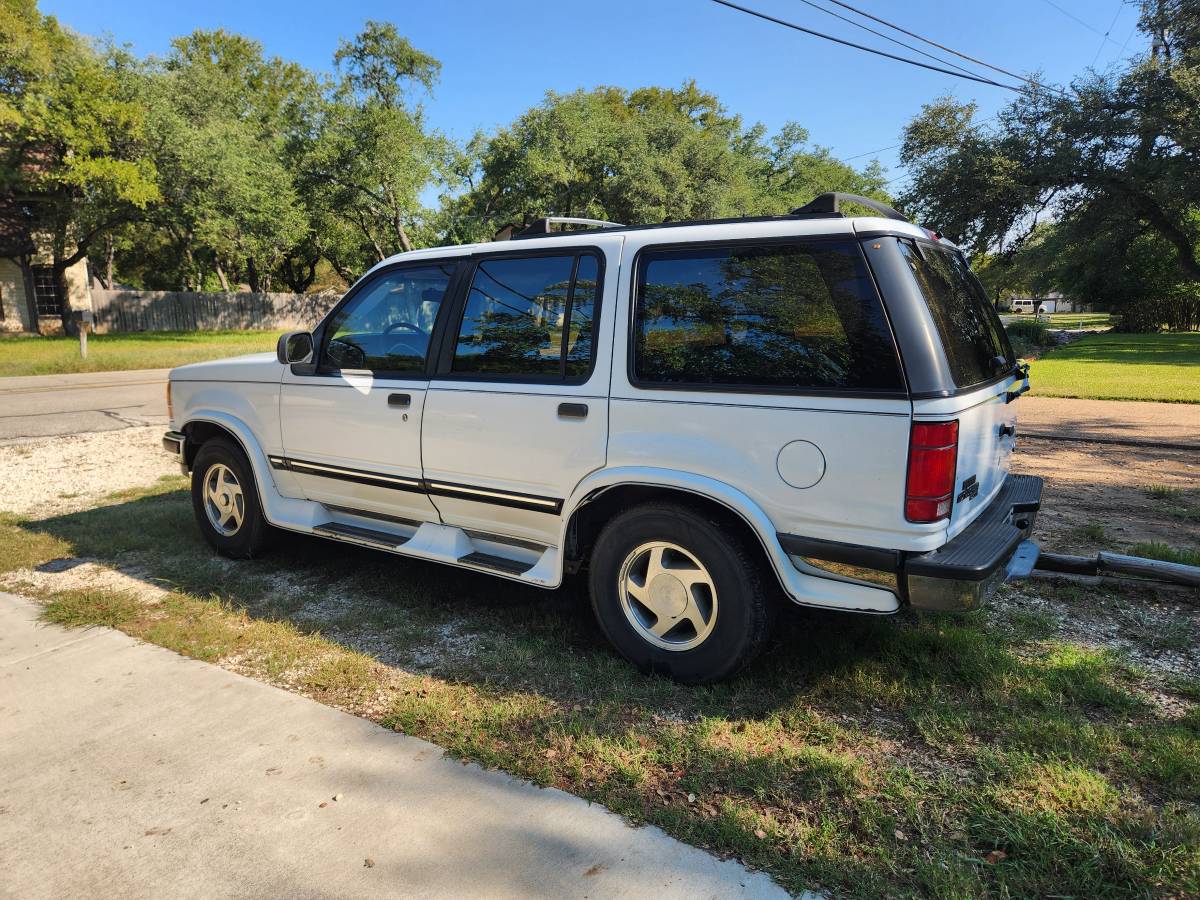 Ford-explorer-1993-white