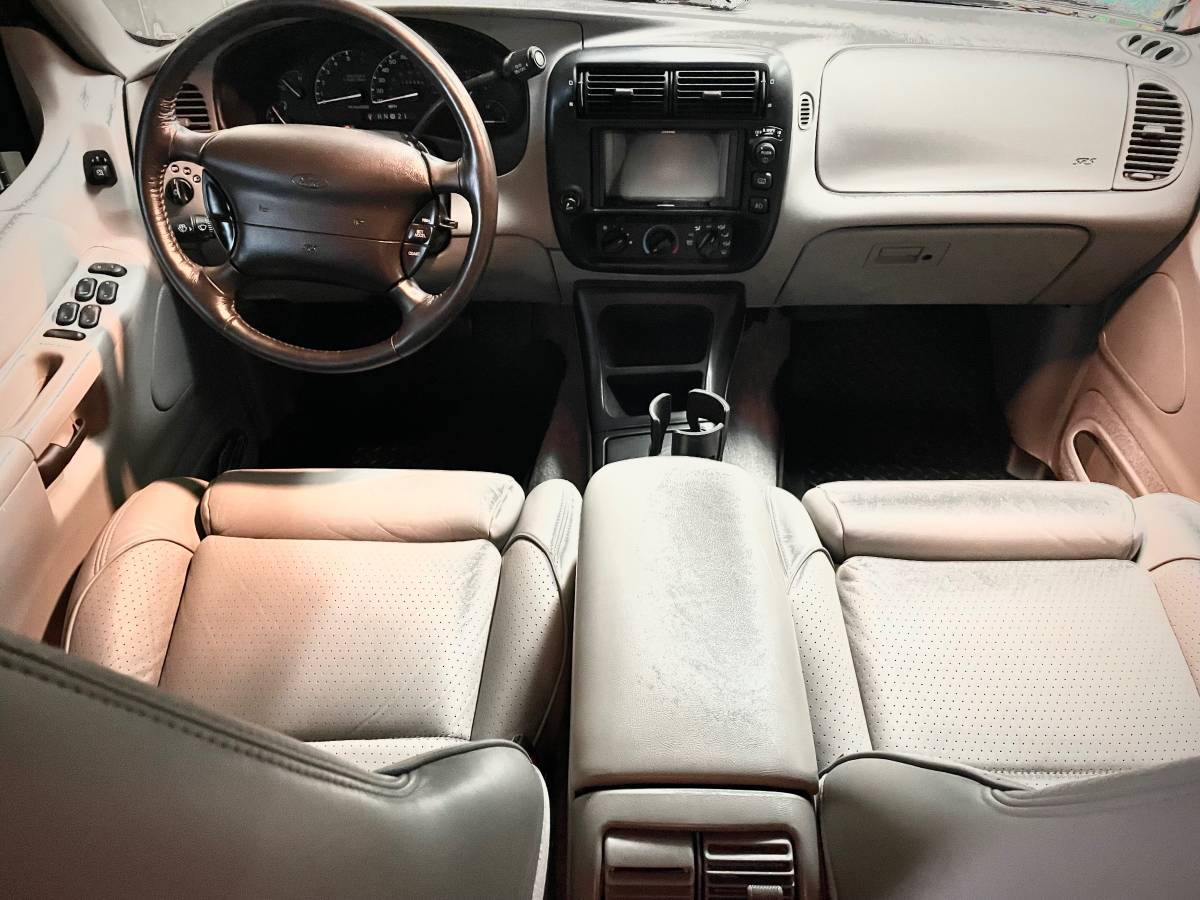 Ford-explorer-1995-black-3