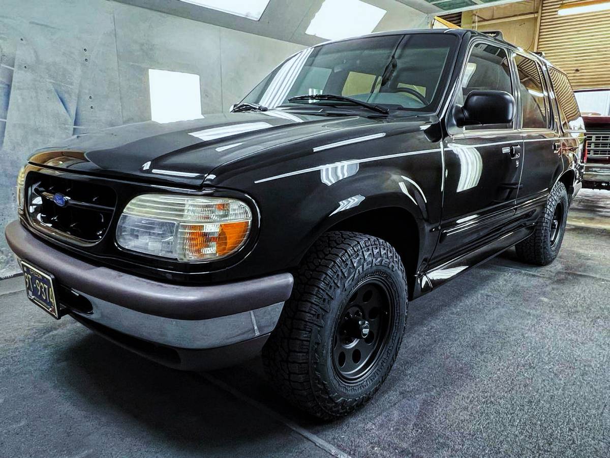 Ford-explorer-1995-black