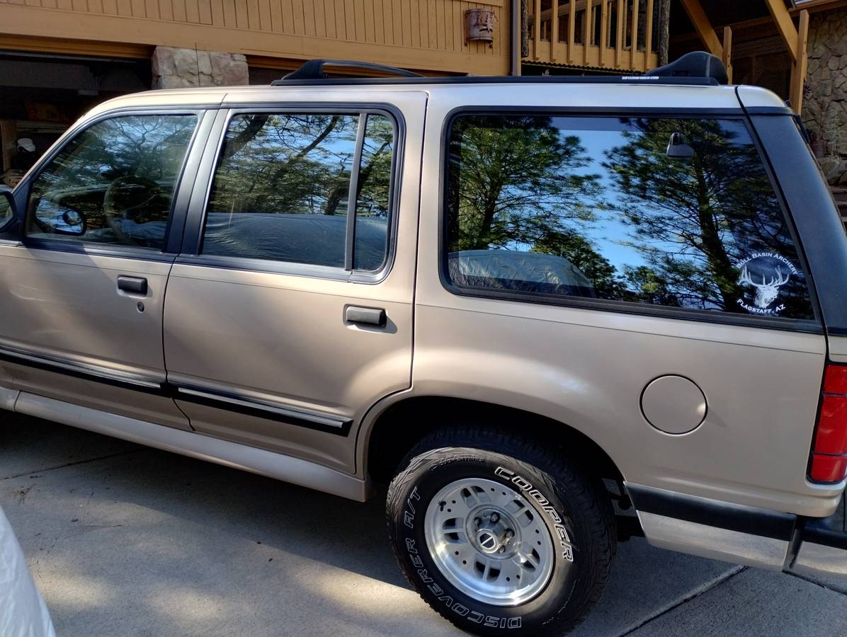 Ford-explorer-xlt-1994-custom-1