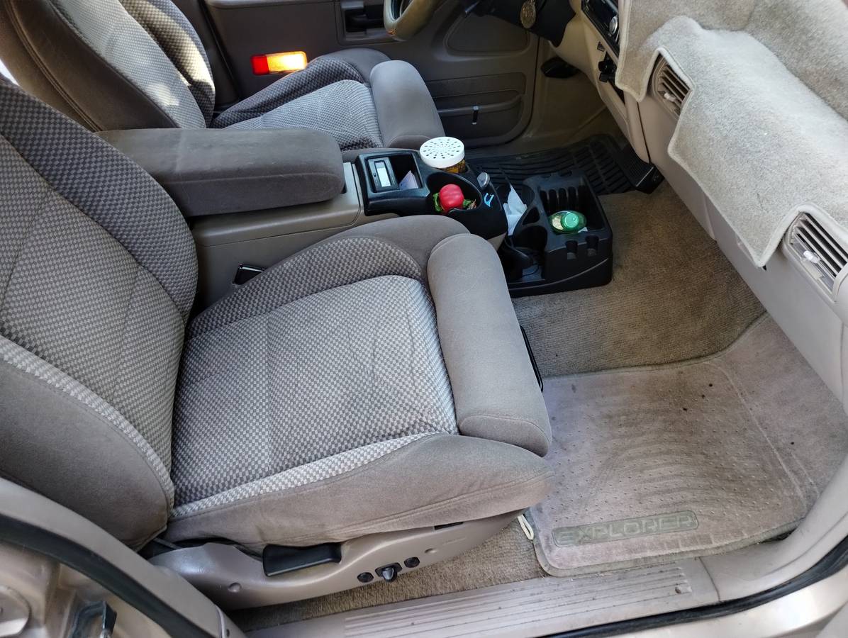 Ford-explorer-xlt-1994-custom-17