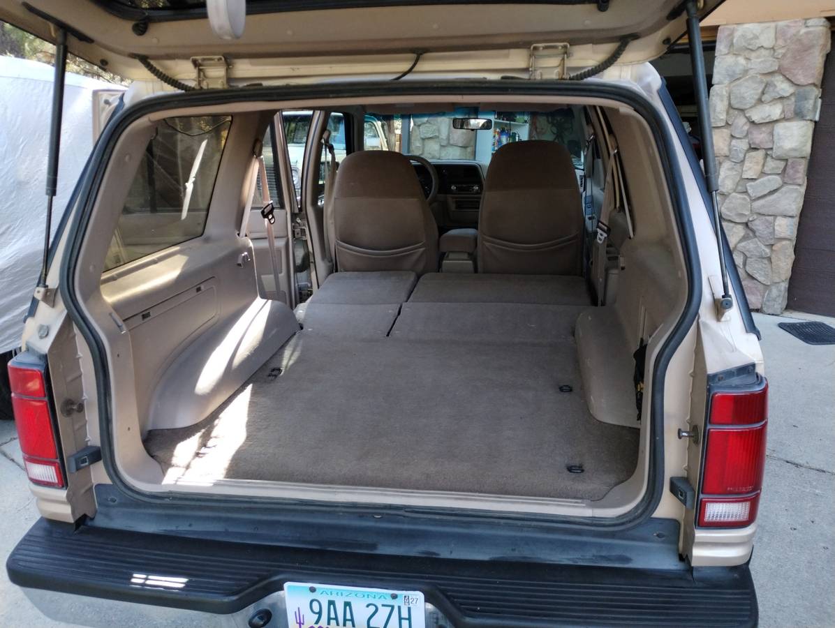 Ford-explorer-xlt-1994-custom-18
