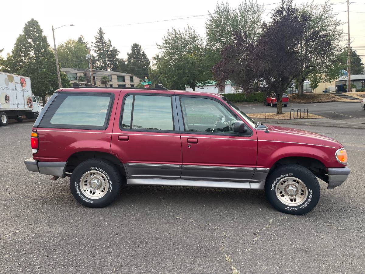 Ford-explorer-xlt-1995-red-2